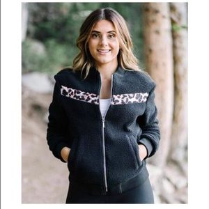 ZYIA Black Leopard Flying V Fleece Jacket XXL